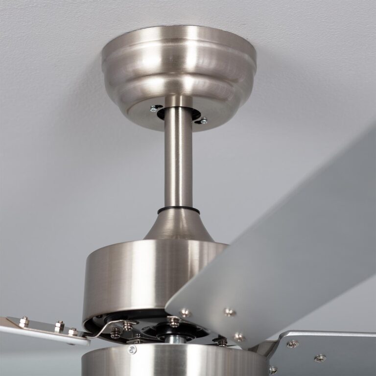 Detalle de un ventilador de techo Fantiluxe — materiales de alta calidad